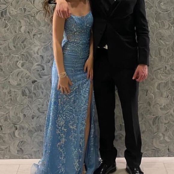 Long blue prom dress